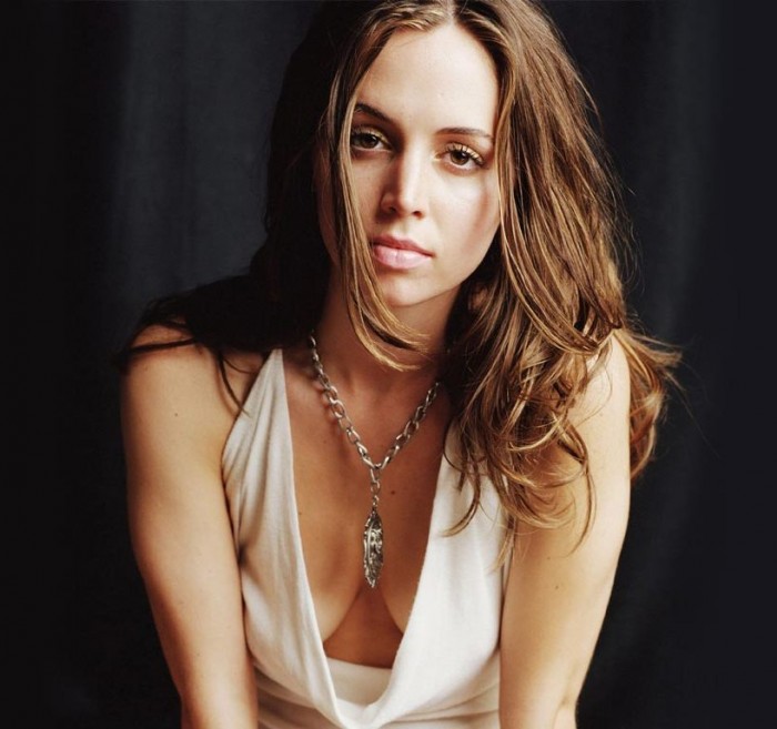 Eliza Dushku a fait fantasmer de nombreux mecs en lingerie sexy