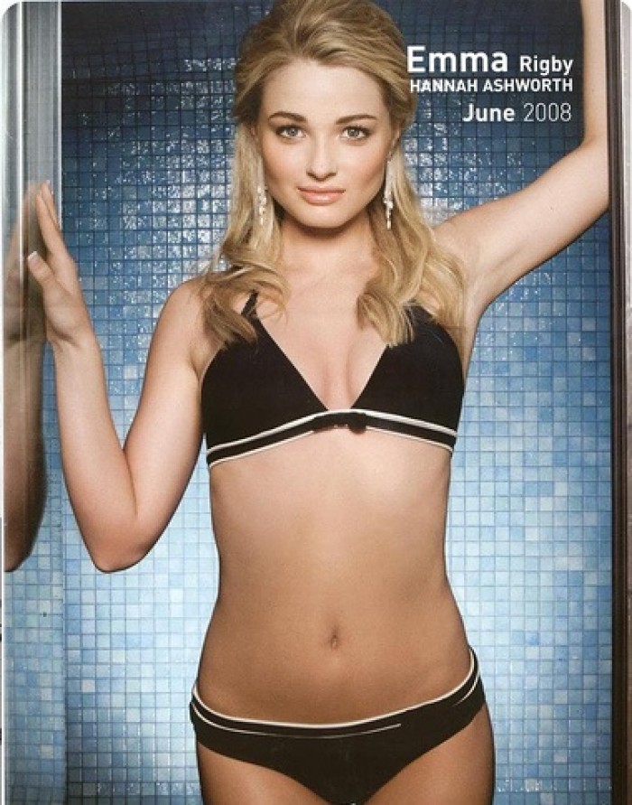 Emma Rigby est parfaite en maillot de bain