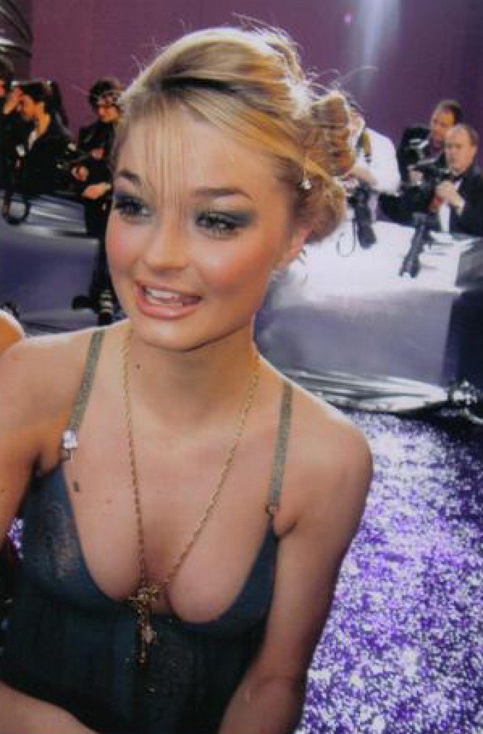 Emma Rigby est parfaite en maillot de bain