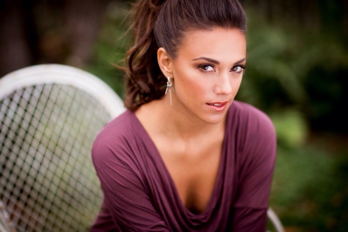 Jana Kramer est la chanteuse country la plus sexy