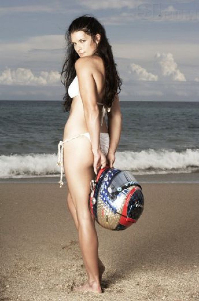 Danica Patrick est une pilote sexy en bikini