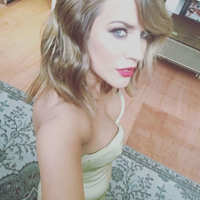 La belle Caroline Flack pose en lingerie pour notre plus grand plaisir