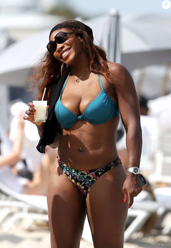 La belle Serena Williams aux formes sexy