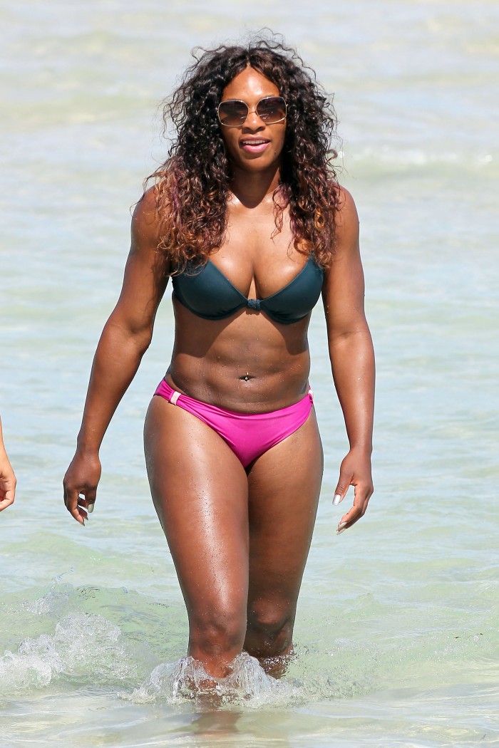 La belle Serena Williams aux formes sexy