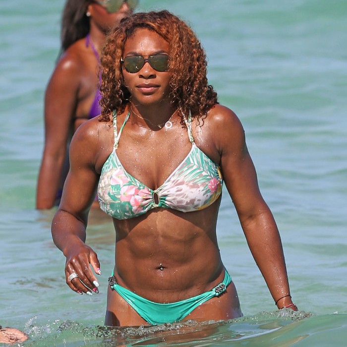 La belle Serena Williams aux formes sexy