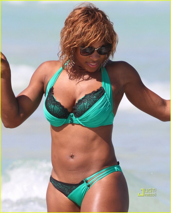 La belle Serena Williams aux formes sexy