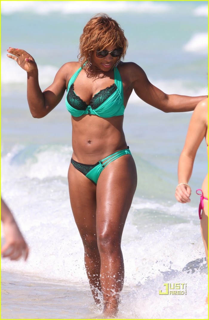 La belle Serena Williams aux formes sexy