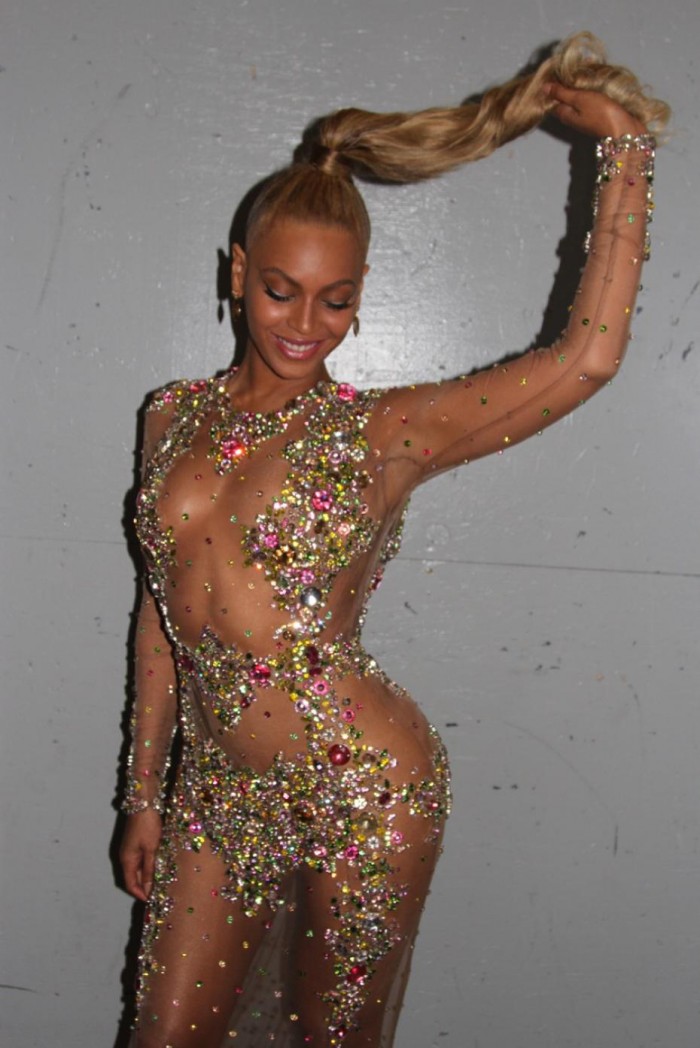 Beyoncé a des formes sexy en maillot de bain