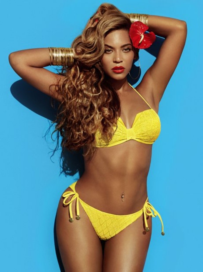 Beyoncé a des formes sexy en maillot de bain