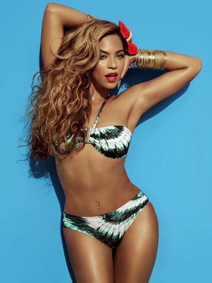 Beyoncé a des formes sexy en maillot de bain