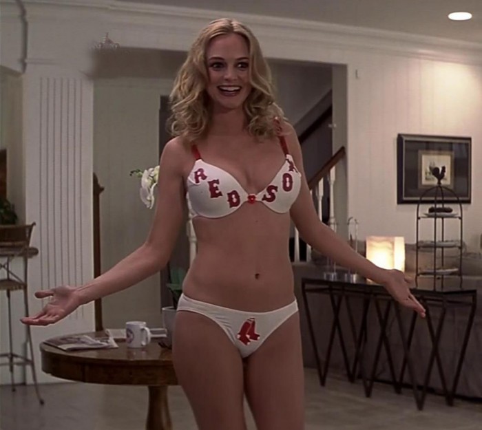 Heather Graham est terriblement sexy en maillot de bain