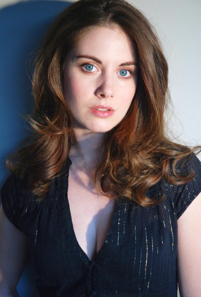 Alison Brie la célèbre Anne Edison de la série Community est sexy en bikini