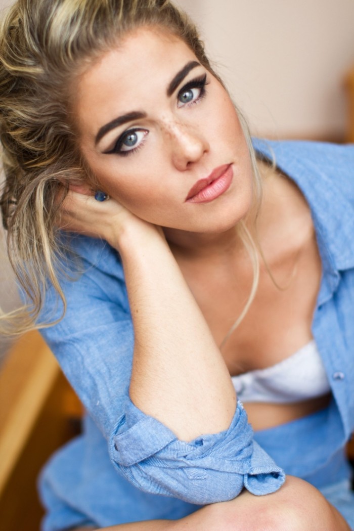 Emily Bett Rickards la superbe actrice d'Arrow (Félicity Smoak)