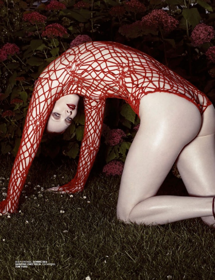 Karen Elson est une rousse très sexy en lingerie