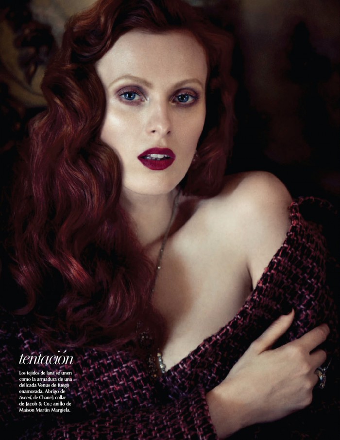 Karen Elson est une rousse très sexy en lingerie