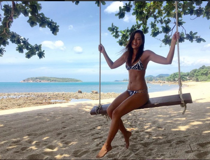 Mia Kang pose en bikini et on adore ça