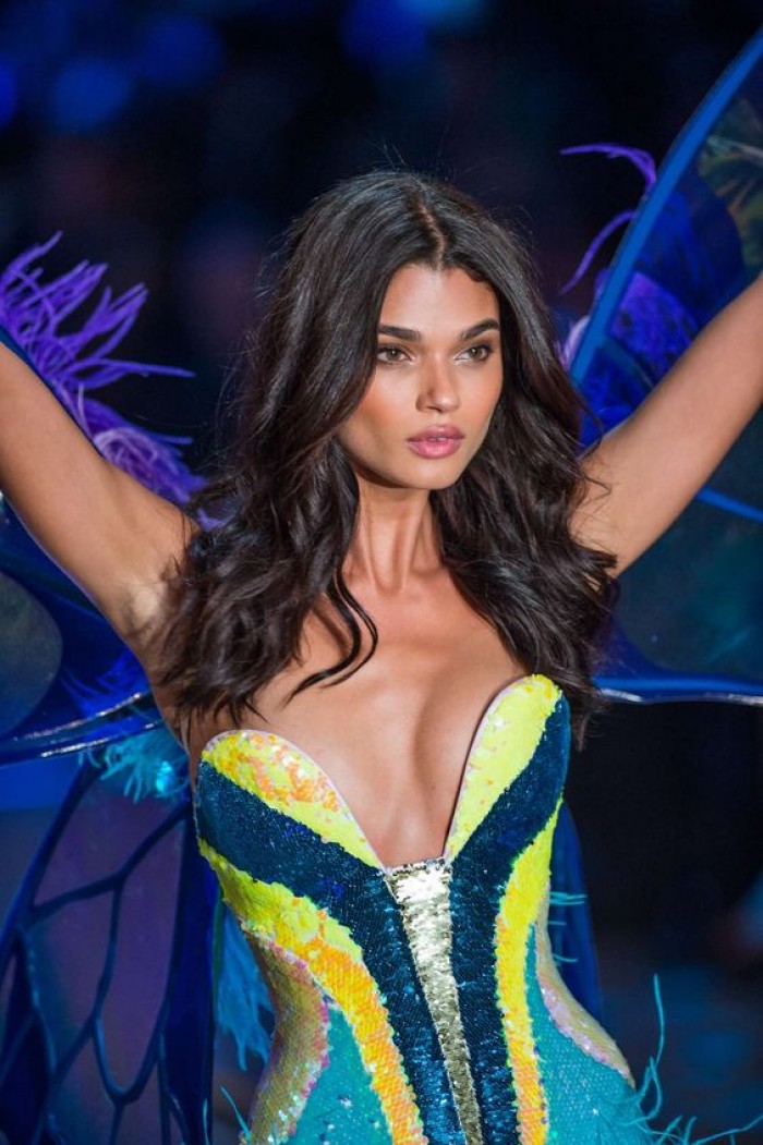 Daniela Braga est incroyablement sexy en lingerie