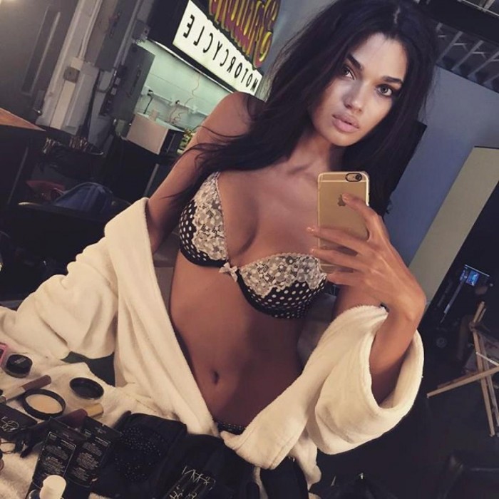 Daniela Braga est incroyablement sexy en lingerie