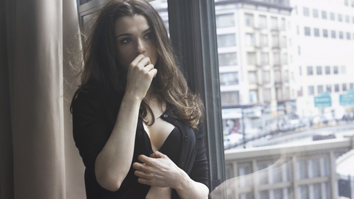 Rachel Weisz est magnifique en lingerie