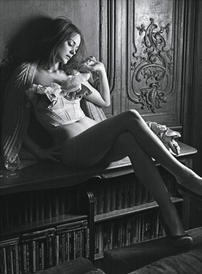 La belle Marion Cotillard en lingerie sexy