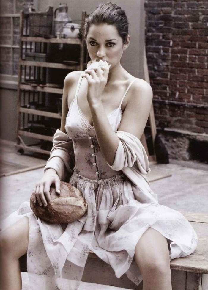 La belle Marion Cotillard en lingerie sexy