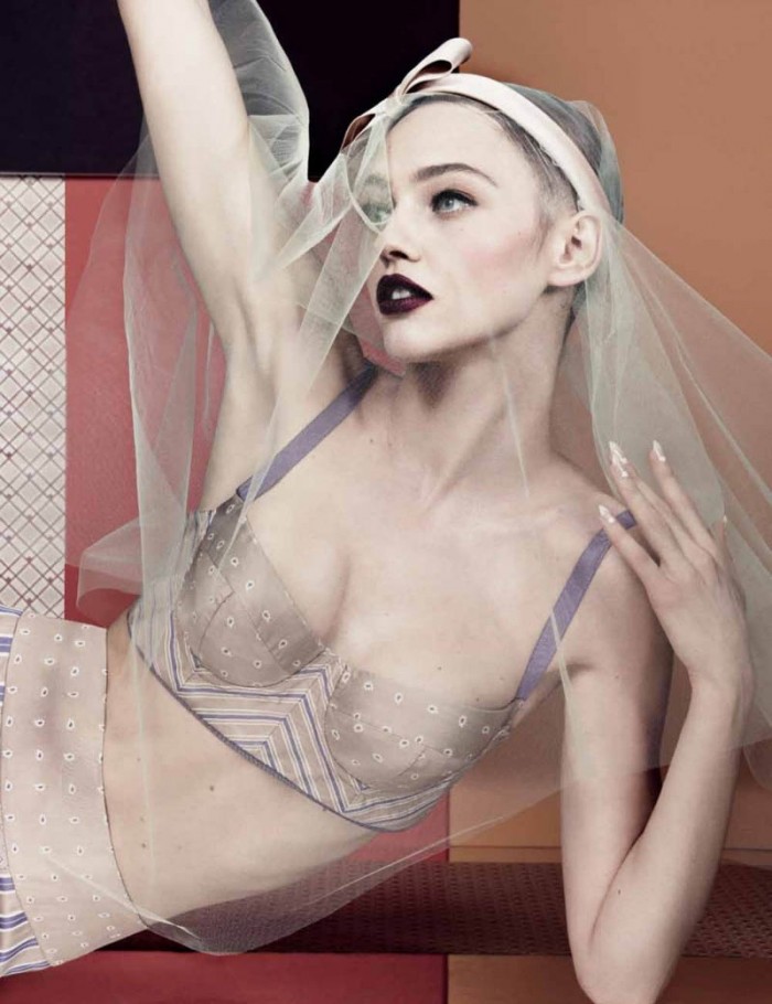 Sasha Pivovarova simplement belle en lingerie