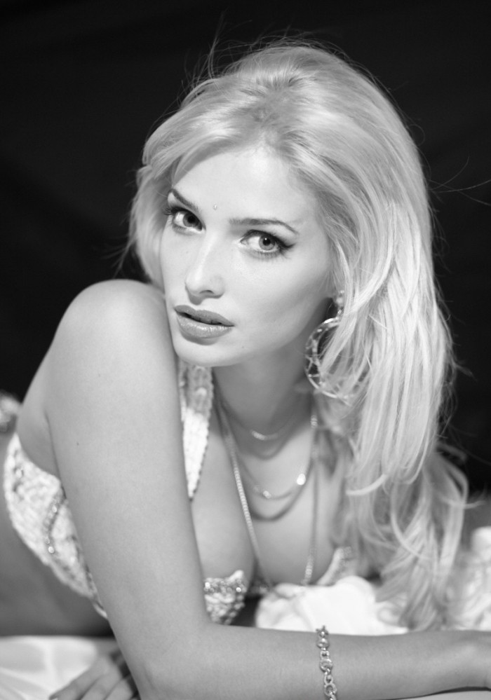 Tatiana Kotova élue Miss Russie 2006 est canon en bikini