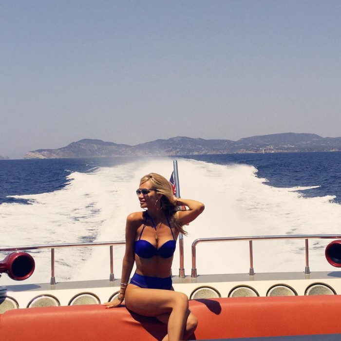Victoria Lopyreva est magnifique en bikini