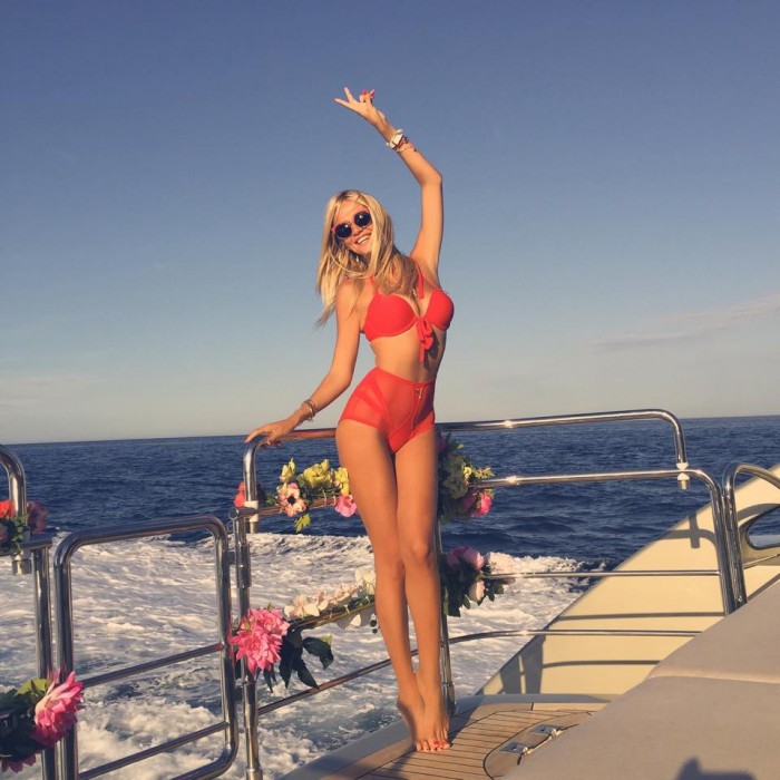 Victoria Lopyreva est magnifique en bikini