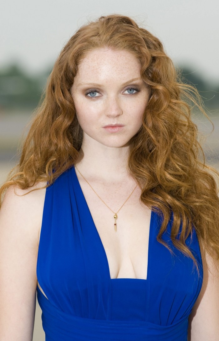 Lily Cole arbore une lingerie sublime